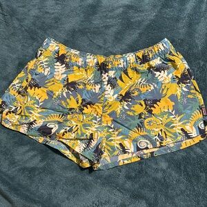 Women’s floral pattern Patagonia shorts. Size L